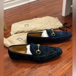 MEN'S GUCCI JORDAAN GG VELVET LOAFER.
